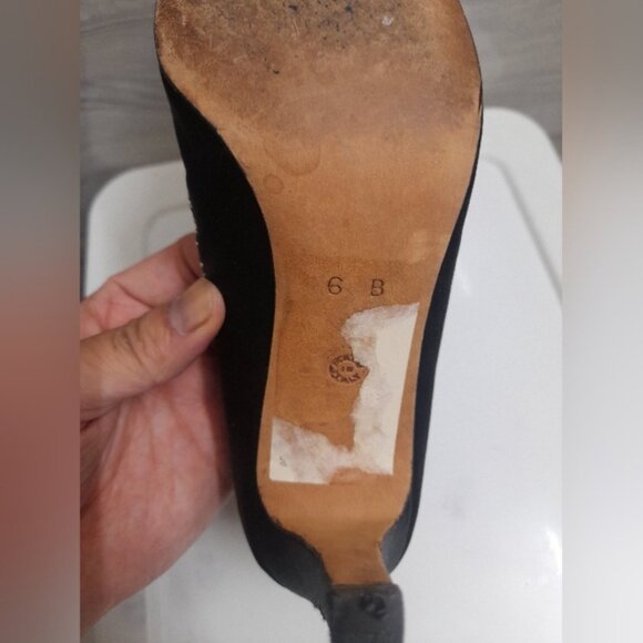 St. John Black Heels with Intricate Beadwork SZ 6B - Picture 5 of 11